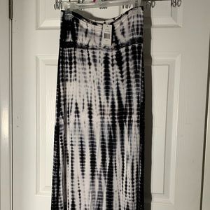 Design History Long Skirt Missy Size SMALL